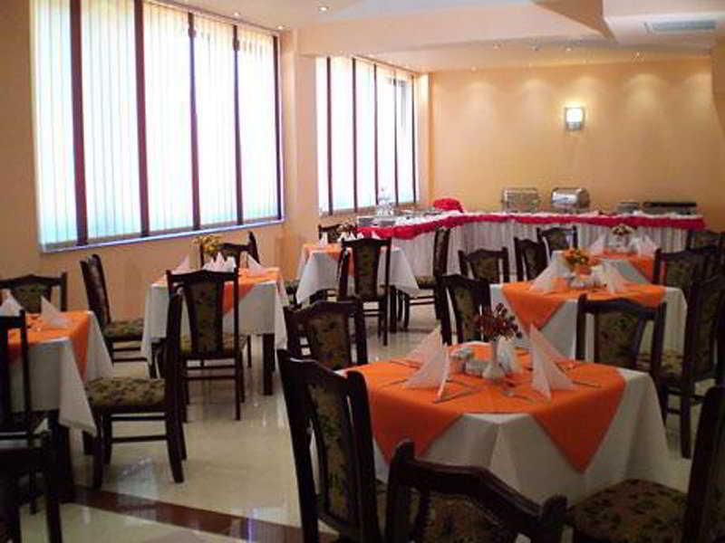 Denisa Hotel Otopeni Restaurante foto