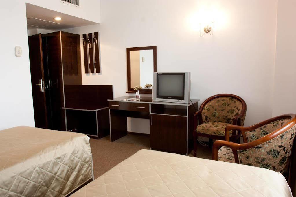 Denisa Hotel Otopeni Exterior foto